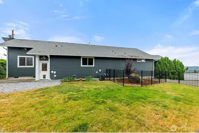 2025 5th Street SE, Puyallup, WA 98372 - Photo 38