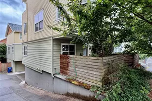 9216 Stone Ave N, Seattle, WA 98103 - Photo 2