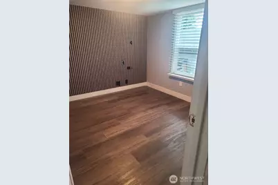 11335 Sunnyside Avenue N, Seattle, WA 98133 - Photo 10