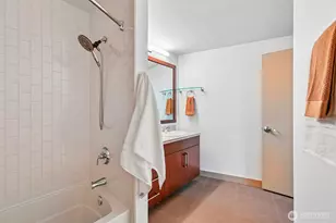 910 Lenora St, Seattle, WA 98121 - Photo 18