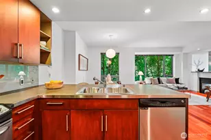910 Lenora St, Seattle, WA 98121 - Photo 4
