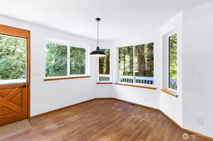 10095 NE Knight Rd, Bainbridge Island, WA 98110 - Photo 8