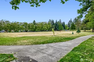 8745 Greenwood Ave N, Seattle, WA 98103 - Photo 32