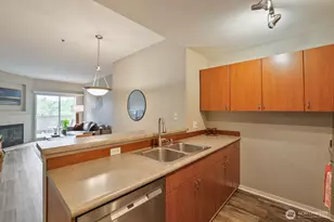 8745 Greenwood Ave N, Seattle, WA 98103 - Photo 10