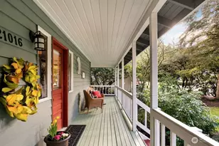 21016 NE 36th St, Sammamish, WA 98074 - Photo 2