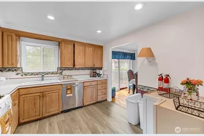302 N 188th Street, Shoreline, WA 98133 - Photo 14