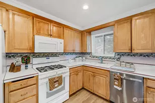 302 N 188th St, Shoreline, WA 98133 - Photo 12