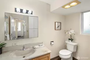 332 NE 50th St, Seattle, WA 98105 - Photo 12