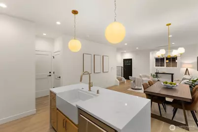 9549 Evanston Avenue N, Seattle, WA 98103 - Photo 22