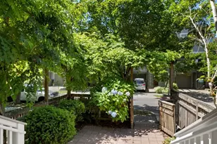 6726 35th Pl S, Seattle, WA 98118 - Photo 2