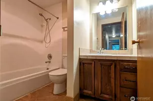 1627 NE 199th Pl, Shoreline, WA 98155 - Photo 8