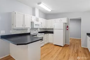 600 NE Saturn Ln, Bremerton, WA 98311 - Photo 6