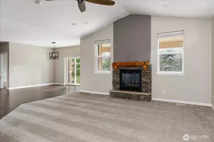 2749 SW Fairway Point Dr, Oak Harbor, WA 98277 - Photo 4