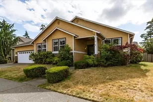 2749 SW Fairway Point Dr, Oak Harbor, WA 98277 - Photo 2