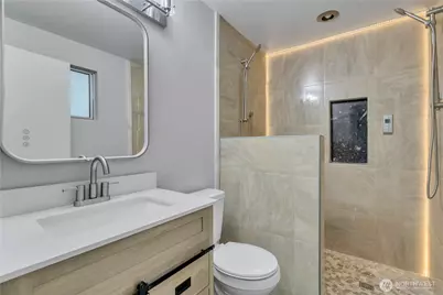 13033 31st Ave NE, Seattle, WA 98125 - Photo 16