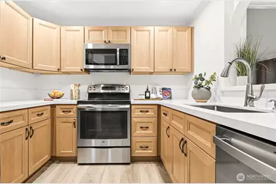 12680 NE 10th Place #B103, Bellevue, WA 98005 - Photo 10