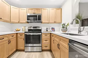12680 NE 10th Pl, Bellevue, WA 98005 - Photo 10