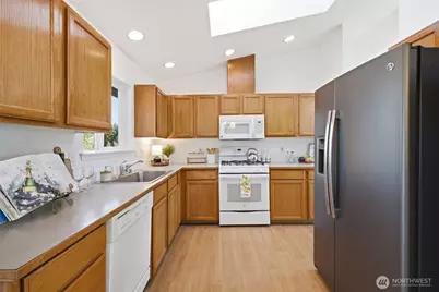 12705 6th Avenue E, Tacoma, WA 98445 - Photo 10