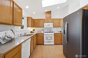12705 6th Ave E, Tacoma, WA 98445 - Photo 10