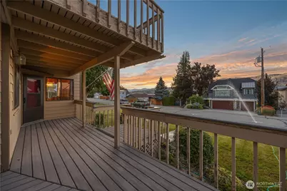 2111 W Terrace Avenue, Chelan, WA 98816 - Photo 2