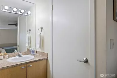 425 Vine Street #701, Seattle, WA 98121 - Photo 16