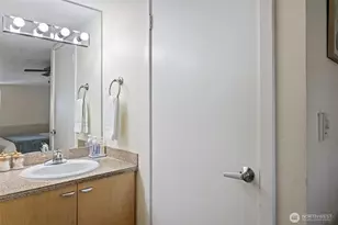 425 Vine St, Seattle, WA 98121 - Photo 16