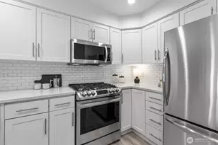 701 Galer St, Seattle, WA 98109 - Photo 10