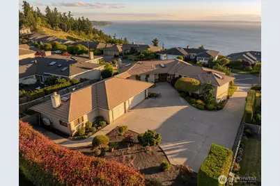 13705 68th Avenue W, Edmonds, WA 98026 - Photo 1