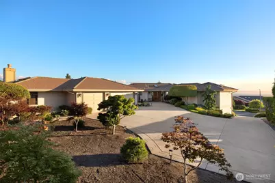13705 68th Avenue W, Edmonds, WA 98026 - Photo 2