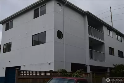929 N 105th Street #B, Seattle, WA 98133 - Photo 1