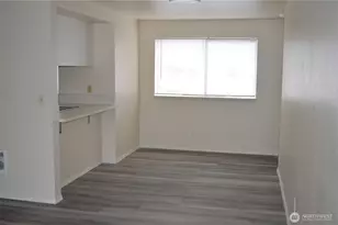 929 N 105th St, Seattle, WA 98133 - Photo 4