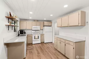 708 NE Eaton Ct, Castle Rock, WA 98611 - Photo 8