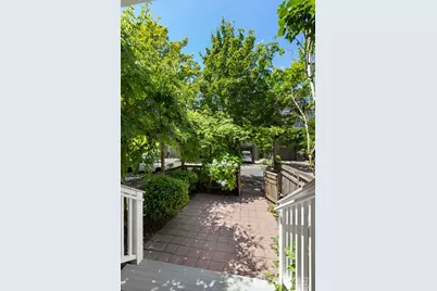 6726 35th Place S, Seattle, WA 98118 - Photo 2