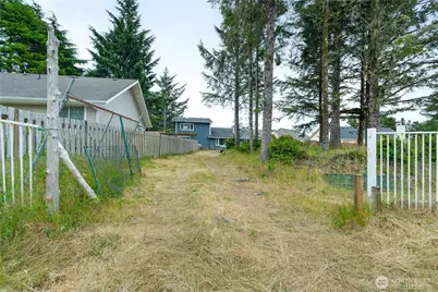 609 Blue Wing Loop SE, Ocean Shores, WA 98569 - Photo 4