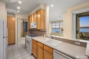 1900 Alaskan Wy, Seattle, WA 98101 - Photo 18