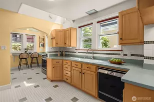 732 15th Ave, Seattle, WA 98122 - Photo 12