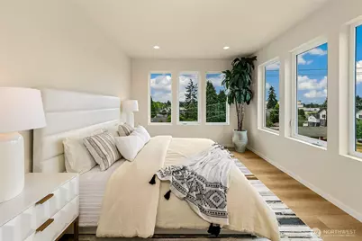9815 Linden Avenue N, Seattle, WA 98103 - Photo 16