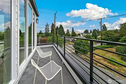 9815 Linden Avenue N, Seattle, WA 98103 - Photo 20