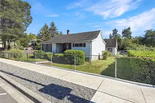 702 Martin St, Steilacoom, WA 98388 - Photo 2