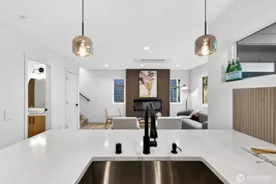8510 15th Avenue NE, Seattle, WA 98115 - Photo 6