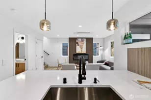 8510 15th Ave NE, Seattle, WA 98115 - Photo 6
