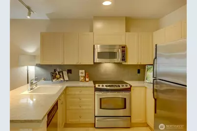 2717 Western Avenue #522, Seattle, WA 98121 - Photo 8
