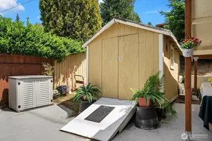 12415 NE 112th St, Kirkland, WA 98033 - Photo 28