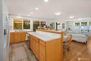 12415 NE 112th St, Kirkland, WA 98033 - Photo 8