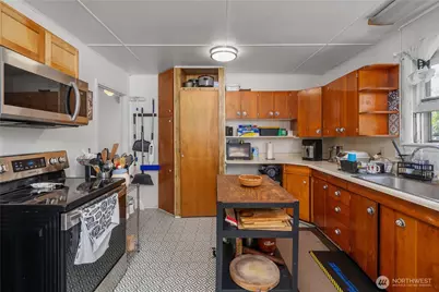 10251 3rd Avenue SW, Seattle, WA 98146 - Photo 12
