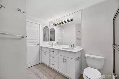 1300 W Boston Street #13, Seattle, WA 98119 - Photo 18