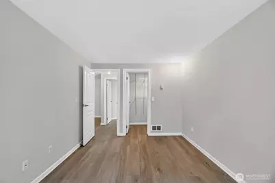 1300 W Boston Street #13, Seattle, WA 98119 - Photo 10