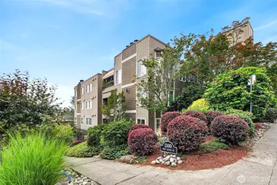 1300 W Boston Street #13, Seattle, WA 98119 - Photo 24