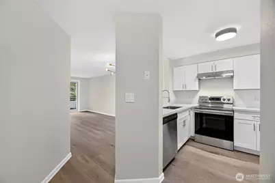 1300 W Boston Street #13, Seattle, WA 98119 - Photo 8