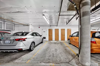 1300 W Boston Street #13, Seattle, WA 98119 - Photo 22